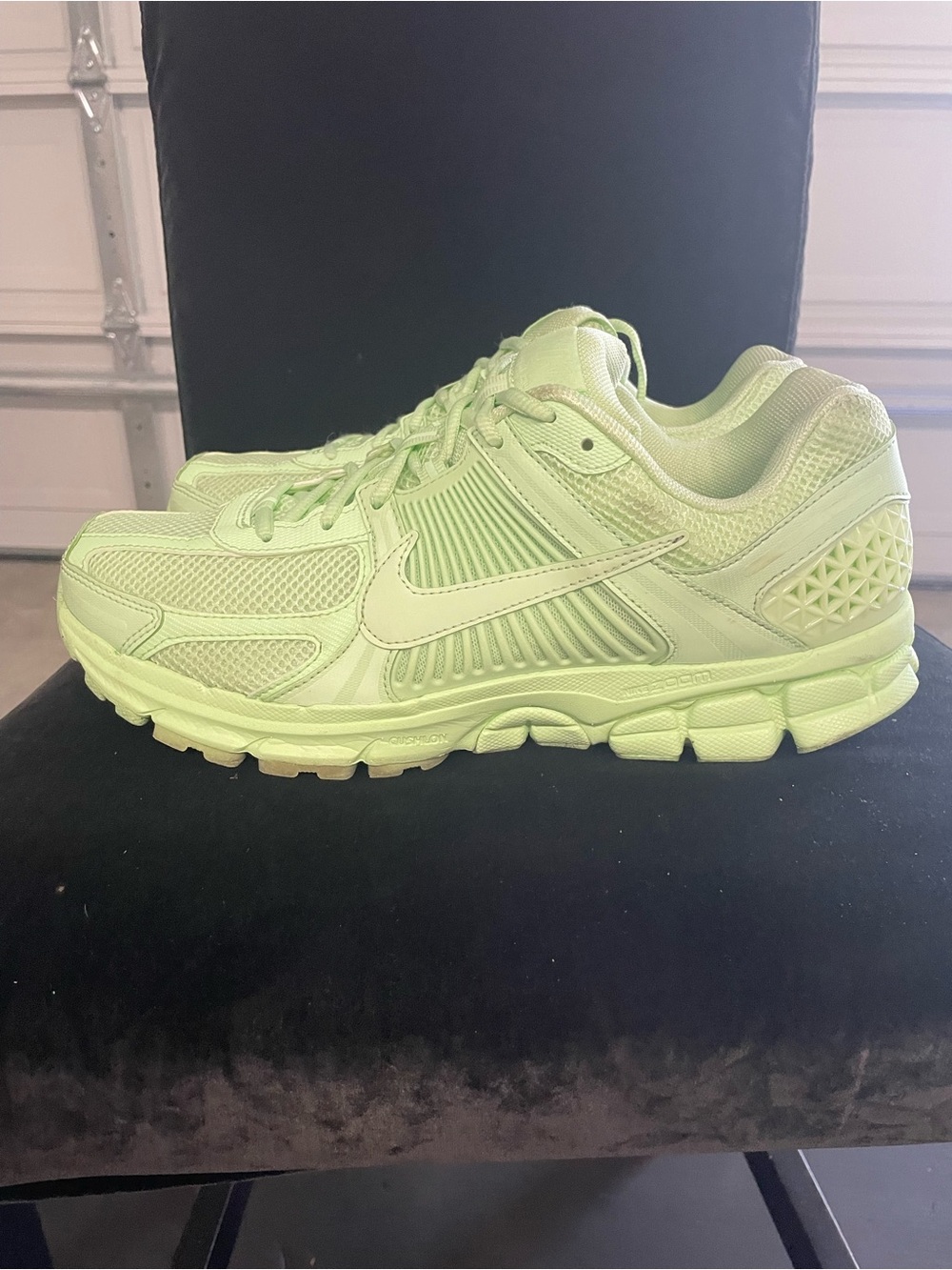 Nike men’s Nike Zoom Vomero 5 Vapor Green Running Sneakers size 11m